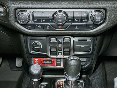 New 2026 Jeep Wrangler Unlimited Sport w/ Dual Top Group AWD/4WD image 10