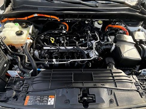 Used 2021 Ford Escape Titanium w/ Class II Trailer Tow Package image 9