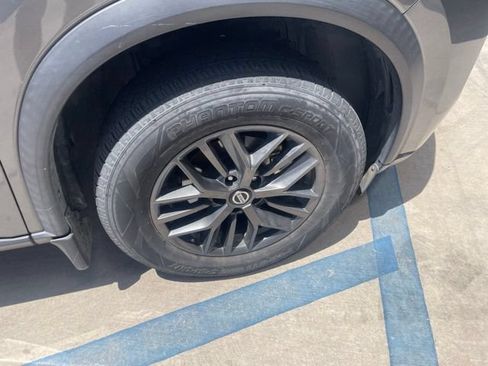 Used 2021 Nissan Rogue S FWD image 13