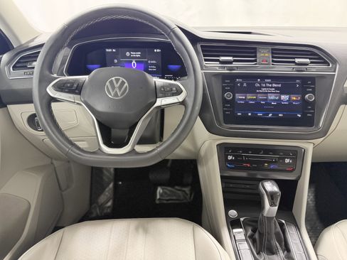 Used 2022 Volkswagen Tiguan SE image 16