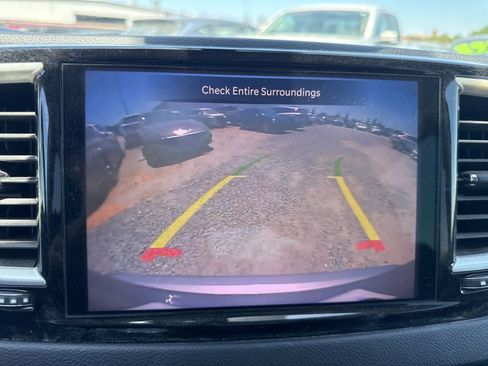 Used 2021 Chrysler Pacifica Touring-L FWD image 27