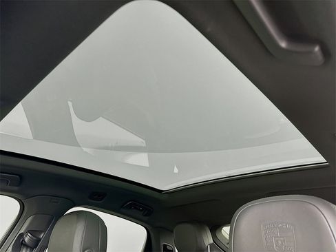 Certified 2024 Porsche Cayenne Coupe image 25