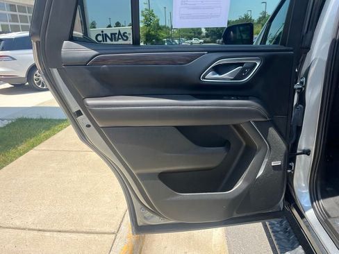 Used 2023 Chevrolet Tahoe Z71 w/ Luxury Package AWD/4WD image 17