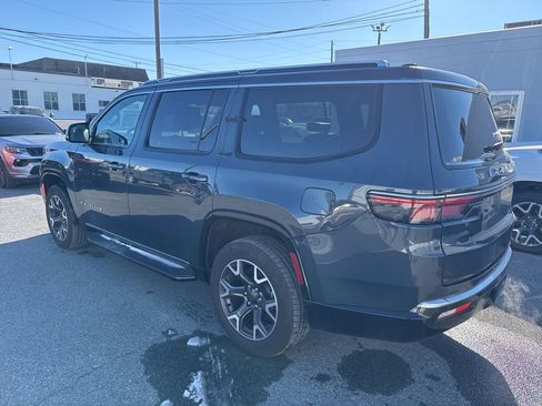 Used 2024 Jeep Wagoneer Series III image 10