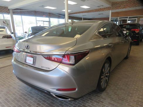 Used 2021 Lexus ES 350 w/ Premium Package FWD image 4