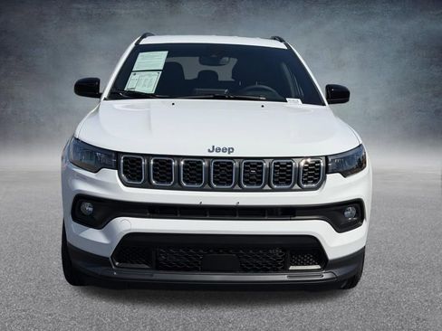 Used 2026 Jeep Compass Latitude AWD/4WD image 9