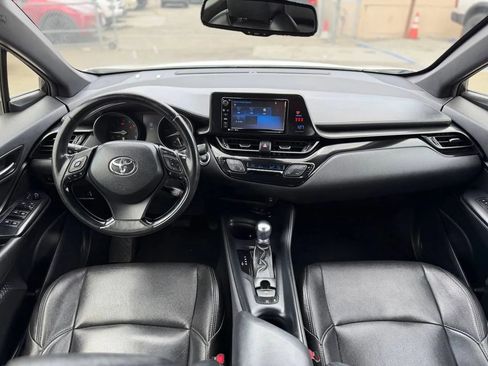 Used 2018 Toyota C-HR XLE FWD image 34