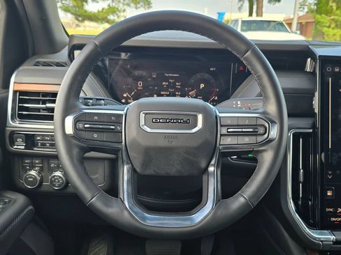 Used 2025 GMC Yukon XL Denali AWD/4WD image 14