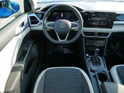 New 2025 Volkswagen Taos SE image 7