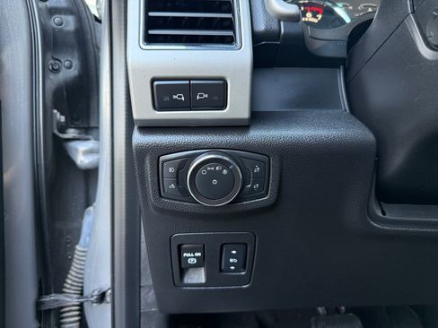 Used 2018 Ford F150 Lariat w/ Equipment Group 502A Luxury AWD/4WD image 32