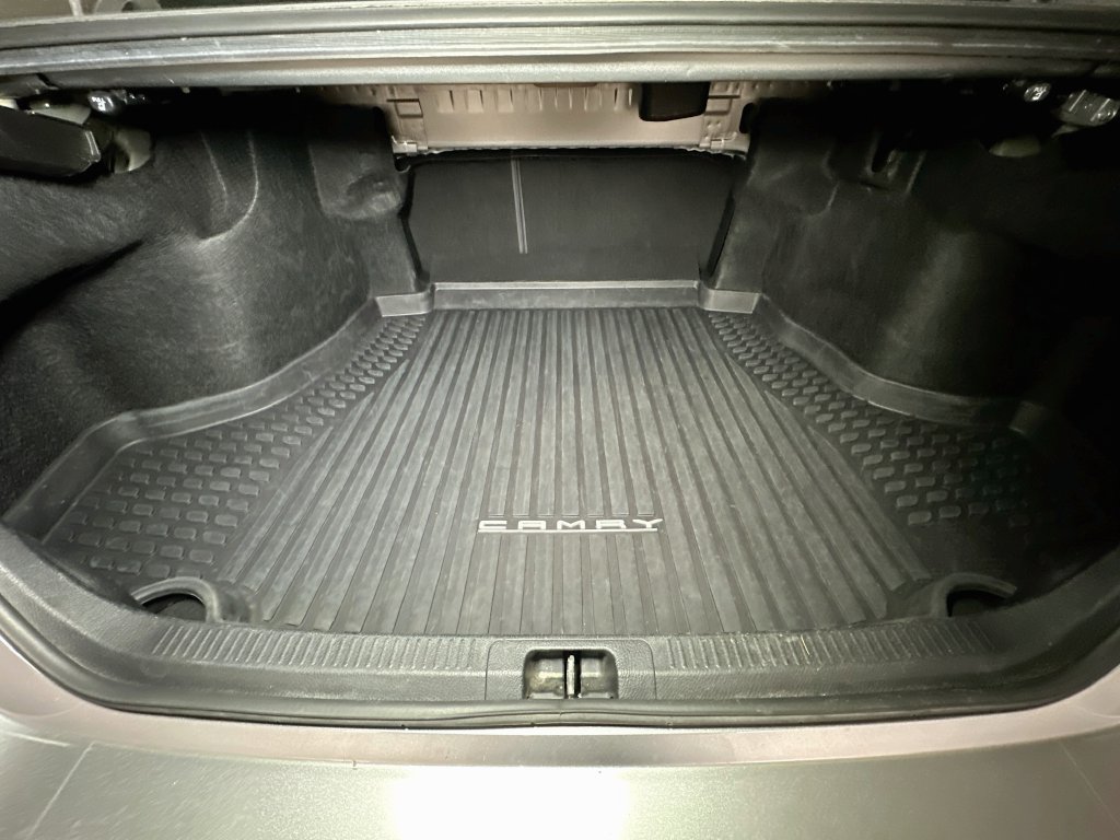 Used 2019 Toyota Camry SE w/ Convenience Package FWD image 37