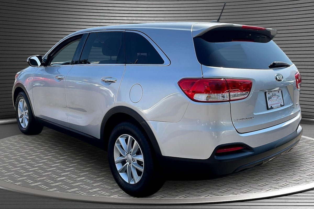 Used 2016 Kia Sorento L FWD image 4