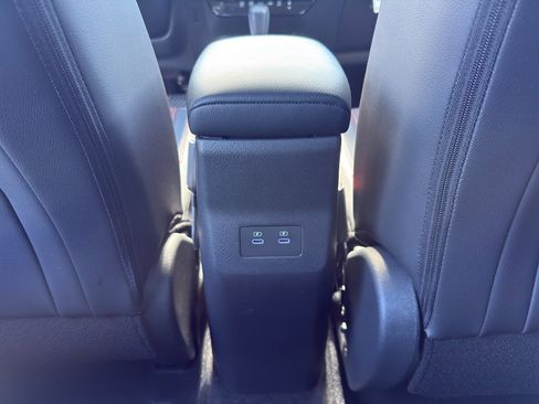 Used 2025 Nissan Kicks SR AWD/4WD image 31