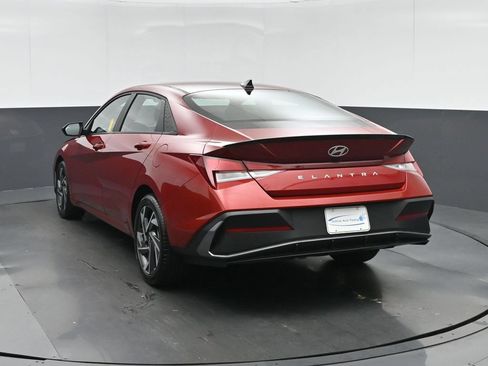 Used 2025 Hyundai Elantra Sport FWD image 5
