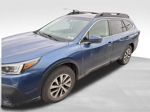 Used 2022 Subaru Outback Premium image 2