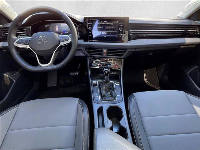 Used 2025 Volkswagen Jetta SE FWD image 15