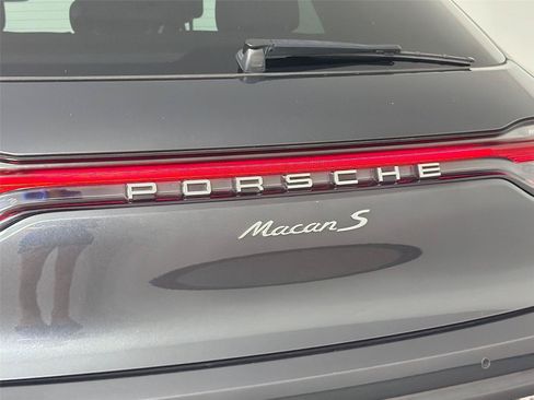 Certified 2023 Porsche Macan S AWD/4WD image 17