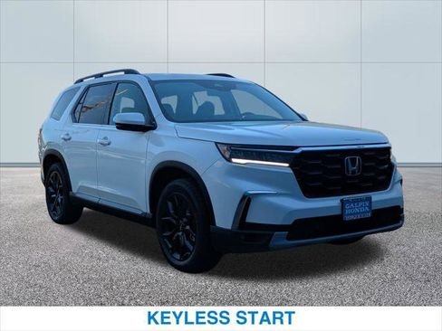 New 2025 Honda Pilot Touring image 4