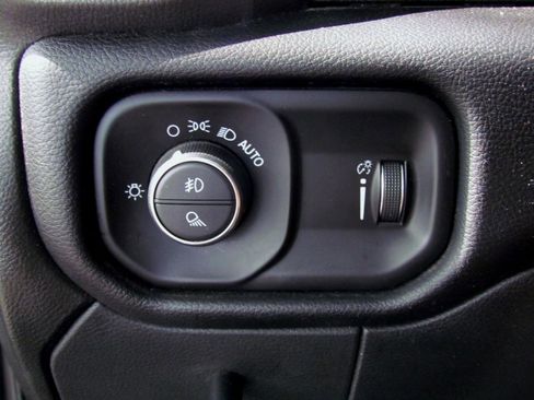 Used 2024 RAM 2500 Big Horn AWD/4WD image 26