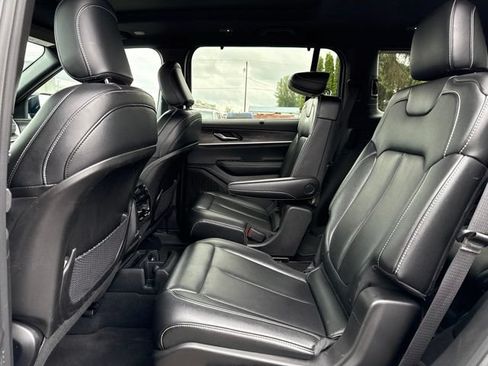 Used 2024 Jeep Grand Cherokee L Limited w/ Luxury Tech Group II AWD/4WD image 16