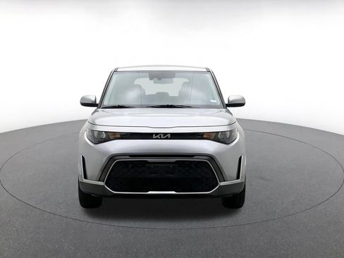 Used 2025 Kia Soul LX w/ LX Technology Package FWD image 2