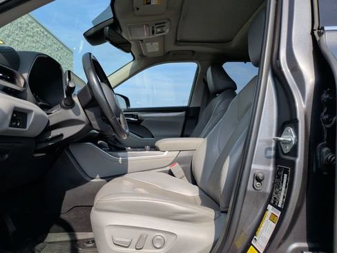 Used 2022 Toyota Highlander Limited AWD/4WD image 11