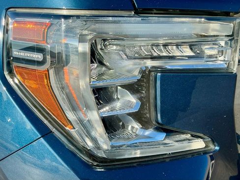 Used 2021 GMC Sierra 1500 SLT image 8