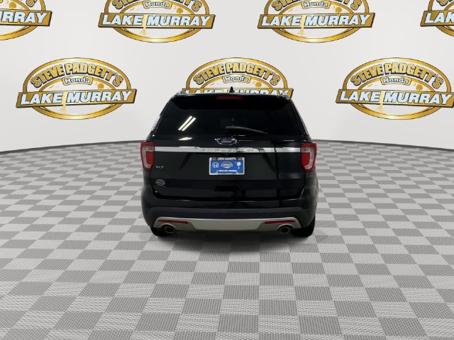 Used 2017 Ford Explorer XLT w/ Equipment Group 201A FWD image 3