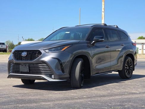 Used 2023 Toyota Highlander XSE FWD image 19