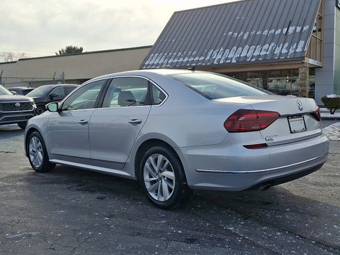 Used 2018 Volkswagen Passat 2.0T SE image 4