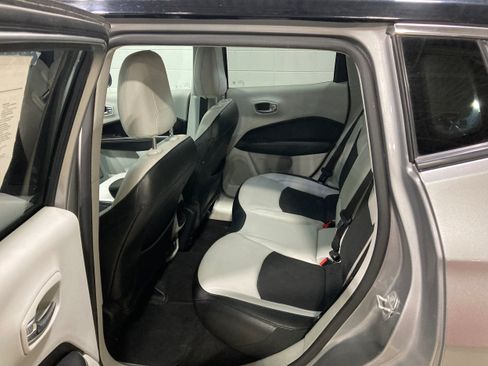 Used 2019 Jeep Compass Latitude AWD/4WD image 15