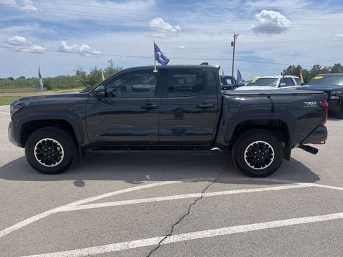 Used 2024 Toyota Tacoma TRD Off-Road w/ TRD Off Road Upgrade Package AWD/4WD image 2