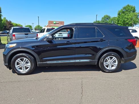Used 2023 Ford Explorer XLT w/ Equipment Group 202A AWD/4WD image 7