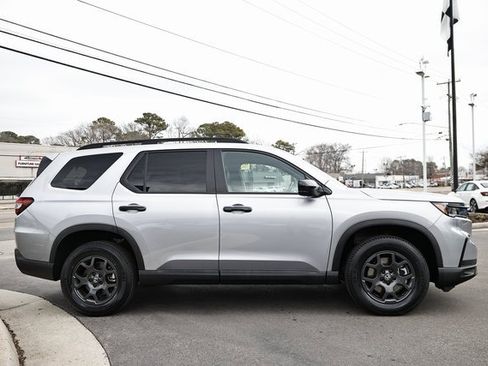 Used 2024 Honda Pilot TrailSport image 10