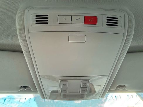 Used 2016 Volkswagen Golf S image 37