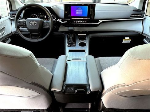 New 2025 Toyota Sienna LE image 21