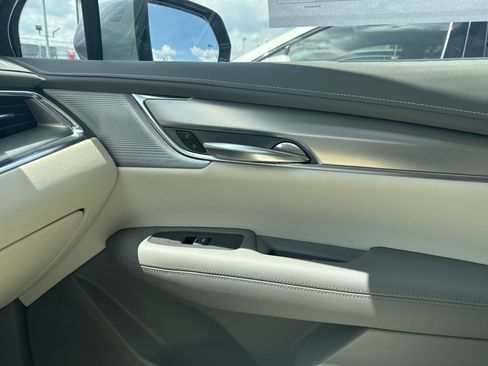 Used 2021 Cadillac XT5 Premium Luxury w/ LPO, Premium Carpet Package image 24