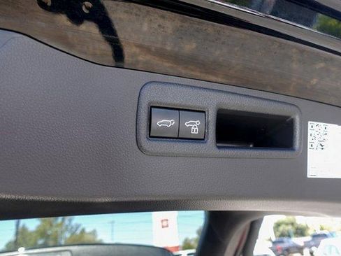 Certified 2022 Toyota Venza LE AWD/4WD image 27