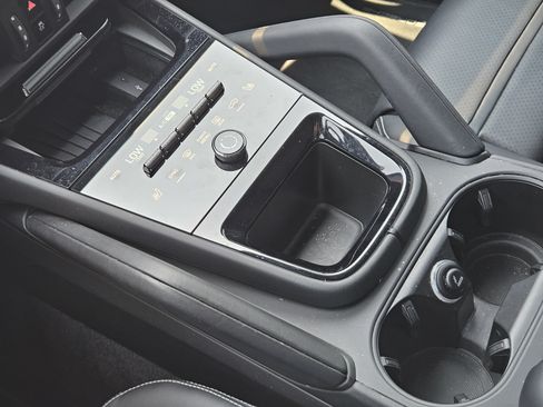 Certified 2024 Porsche Cayenne Turbo GT AWD/4WD image 21