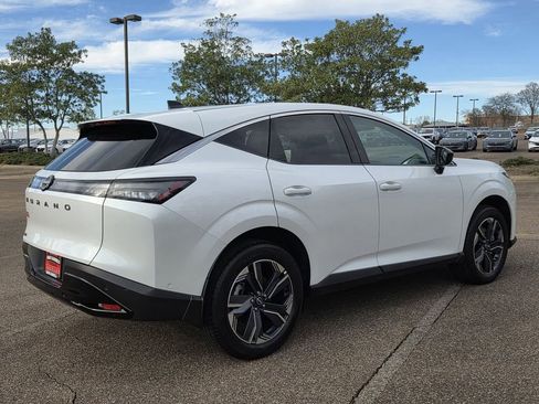Used 2025 Nissan Murano SV image 2