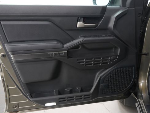 Used 2024 Toyota Tacoma TRD Off-Road image 23