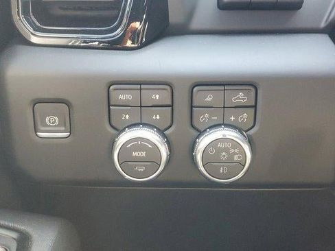 Used 2026 GMC Sierra 2500 AT4X image 30