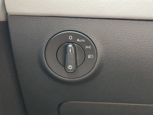 Certified 2023 Volkswagen Taos SE FWD image 25