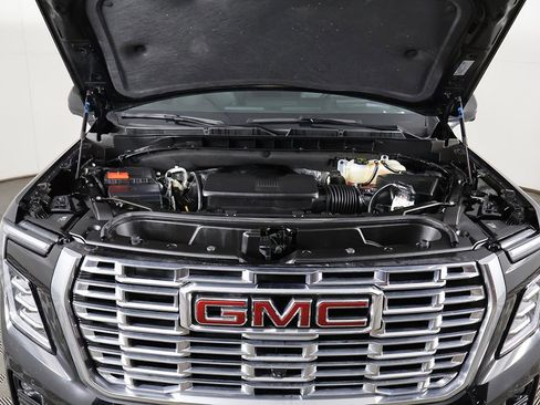 Used 2025 GMC Yukon Denali AWD/4WD image 26