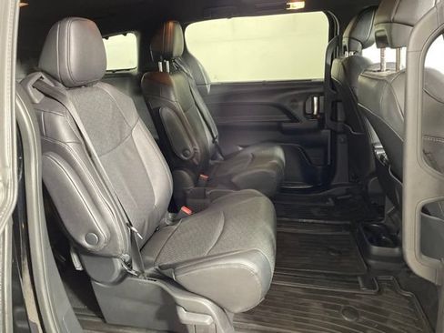Used 2025 Toyota Sienna Limited AWD/4WD image 27