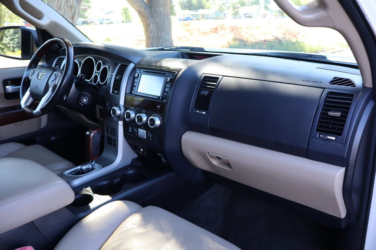 Used 2014 Toyota Sequoia Platinum RWD image 17