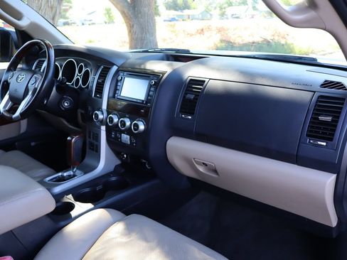 Used 2014 Toyota Sequoia Platinum RWD image 17