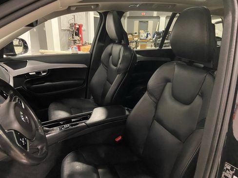 Used 2017 Volvo XC90 T6 Momentum w/ Vision Package image 14