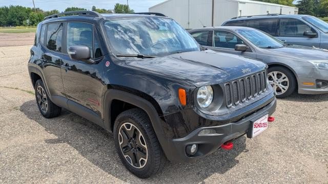 Used 2017 Jeep Renegade Trailhawk w/ Premium Trailhawk Package AWD/4WD image 2