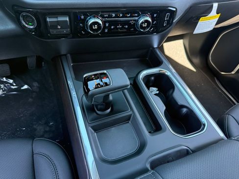 New 2026 GMC Sierra 1500 SLT w/ SLT Premium Package AWD/4WD image 34